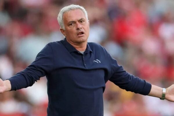 Nuk ka rikthim te Reali, Mourinho po përgatitet për Ligën Premier