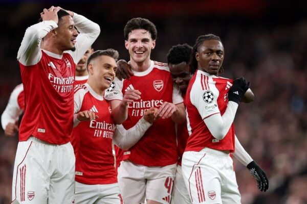 Arsenal shtyn paradën e titullit për 31 maj, synon të festojë edhe me trofeun e Champions League