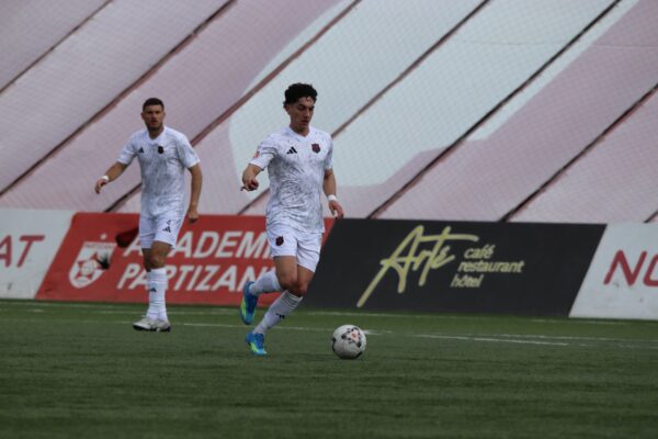 Abissnet Superiore në RTSH/ Ndizet vigjilja e ndeshjes Flamurtari-Teuta, klubi vlonjat konteston arbitrin Hamiti