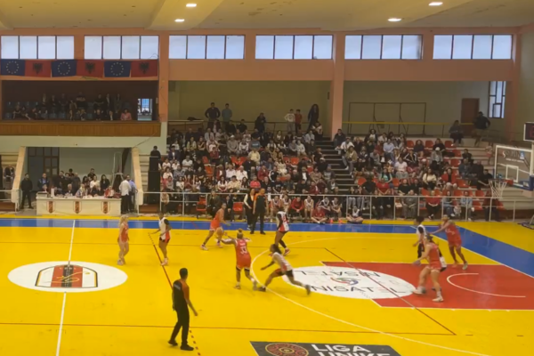 Basketboll vajza/ Flamurtari mposht Partizanin dhe fiton titullin kampion