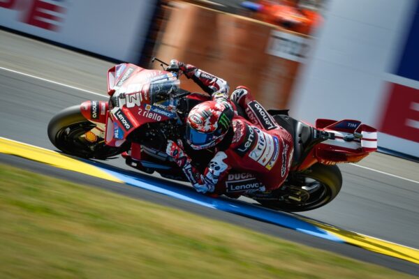 Francesco Bagnaia siguron “pole position” në Le Mans, Ducati dominon kualifikueset
