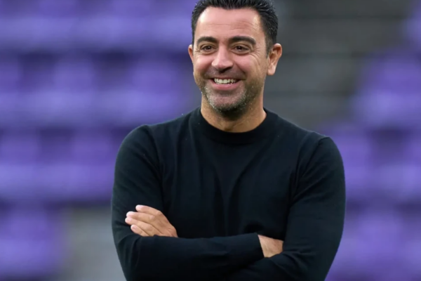 Benfica përgatit “bombën”, Xavi kandidati kryesor nëse largohet Mourinho