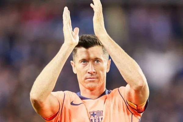 Zyrtare: Lewandowski njofton largimin nga Barcelona