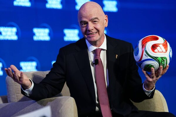 Infantino: Kush shpenzon 2 milionë dollarë për një biletë, i çoj unë një hot dog dhe pije