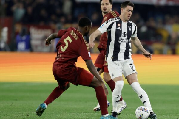 Një mbrojtës për një mesfushor, Roma dhe Juventus përgatiten për shkëmbimin e bujshëm