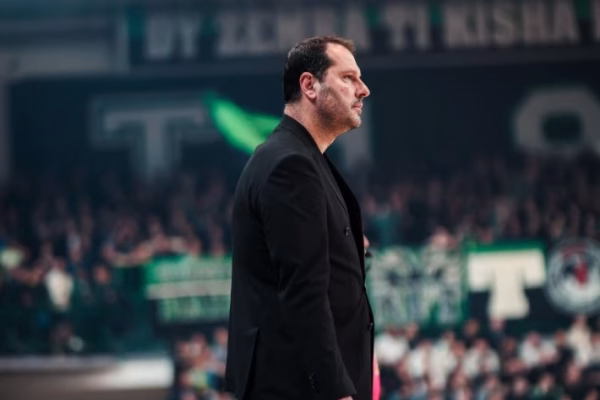 KB Peja vazhdon me trajnerin Kakiouzis