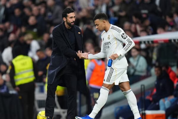 Konflikti Arbeloa-Mbappé/ Trajneri e zëvendësoi që publiku ta vërshëllente, sulmuesi tregon se nuk ndjek konferencat e tij për shtyp