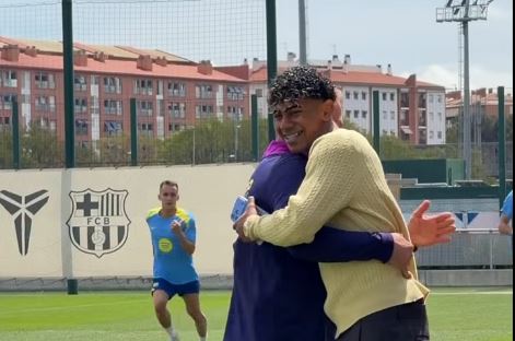 Lamine Yamal i lënduar, por viziton bashkëlojtarët e tij në stërvitje