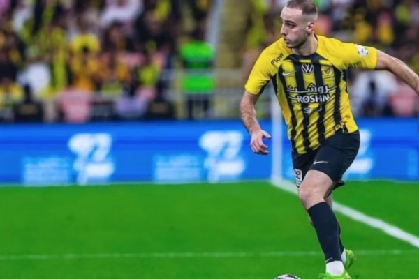 Mario Mitaj rikthehet tek AEK-u