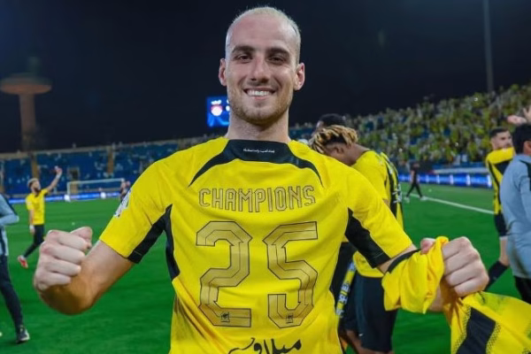 Mario Mitaj pranë rikthimit në Evropë, kampioni i Greqisë e kërkon mbrojtësin shqiptar