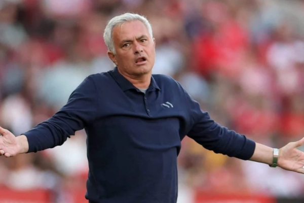 Nuk ka rikthim te Reali, Mourinho po përgatitet për Ligën Premier