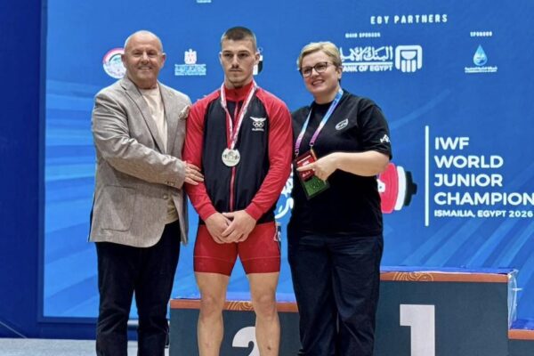 Peshëngritja shqiptare vijon të shkëlqejë në arenën ndërkombëtare, Samoel Rrasa shpallet nën-kampion bote