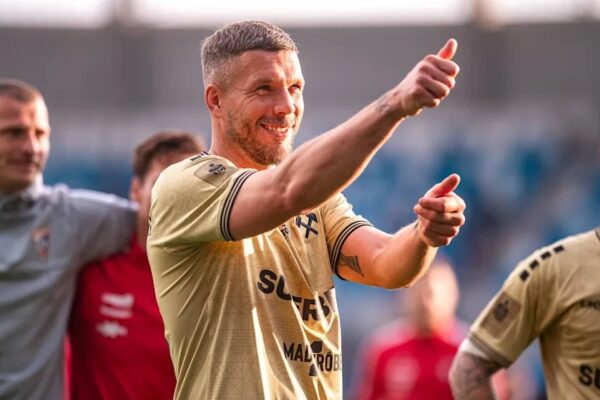 Podolski kërkon të blejë klubin e tij të zemrës