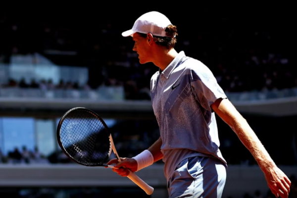 Roland Garros/ Eliminohet Sinner, Cerundolo fiton me përmbysje