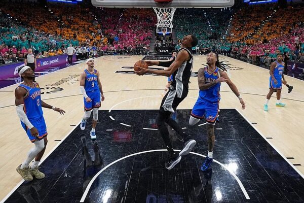 Play-off NBA/ Oklahoma tregon forcën e grupit, Spurs dorëzohen në San Antonio