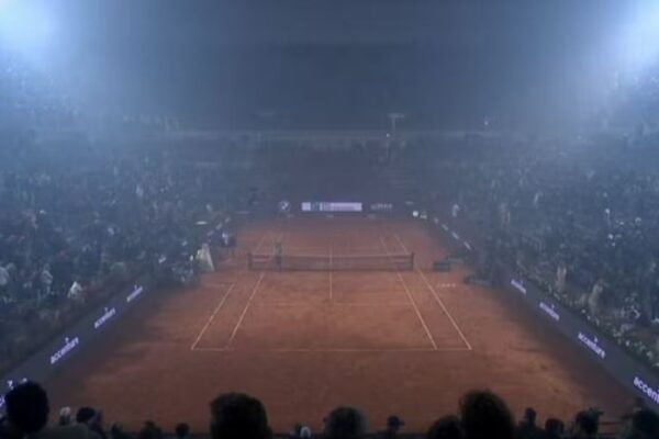 Tenis/ Ndeshja Darderi-Jodar ndërpritet gjatë, faji i tymit të …Kupës së Italisë