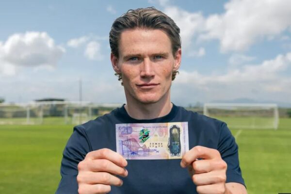 McTominay si Mbretëresha Elizabeth, roveshiata e tij në kartmonedhën prej 20 stërlinash