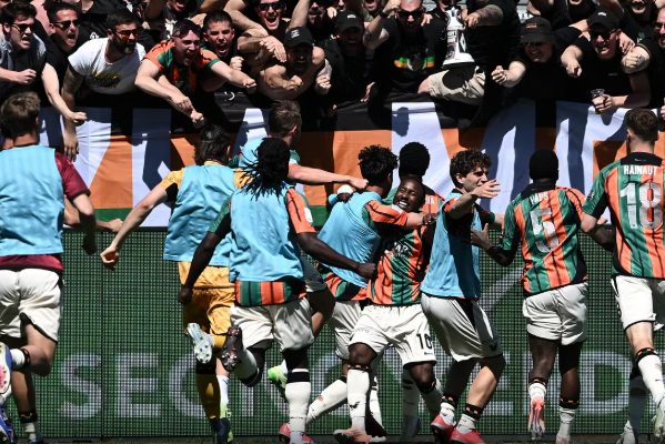 Itali, Venezia rikthehet në Serie A