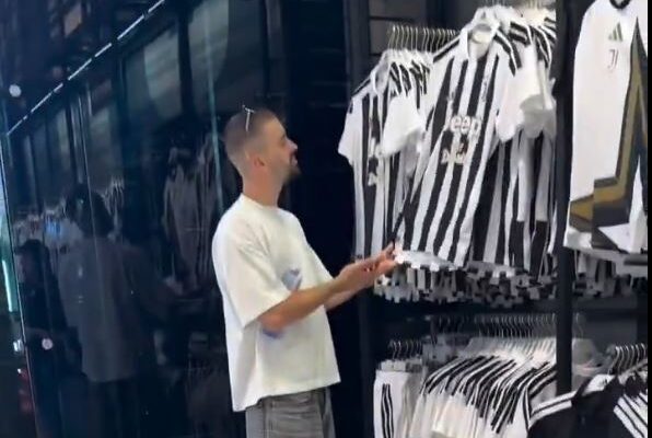 Juventusi publikoi fanellat e reja, Zhegrova shkoi menjeherë për ta blerë një