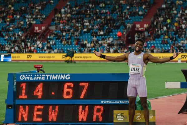 Atletikë/ Noah Lyles mposht talentin Gout Gout duke vendosur rekord të ri botëror në 150M në Ostrava