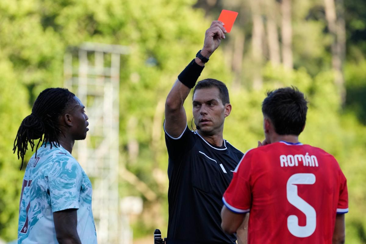 L'ailier du Portugal Rafael Leao et le d&eacute;fenseur du Chili Ivan Roman exclus apr&egrave;s une bagarre