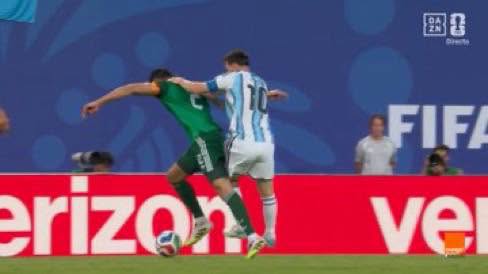 Algjeria ankohet në FIFA për arbitrimin e ndeshjes ndaj Argjentinës