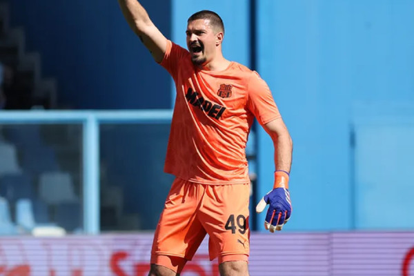 ​Arijanet Muric vazhdon në Serie A