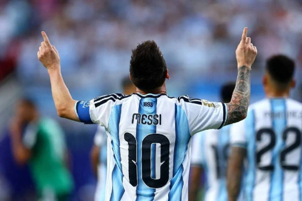 Messi rishkruan librat e historisë në Botëror, rekord për të gjashtën herë
