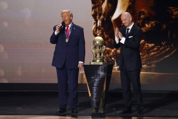 Trump do të ndajë trofeun e Botërorit bashkë me Infantinon