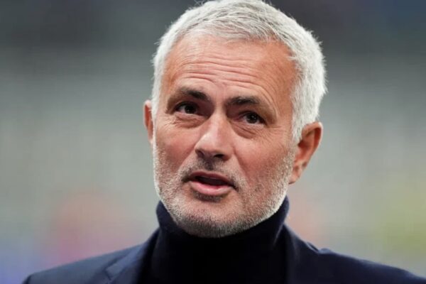 Mourinho jep dritën jeshile për largimin e parë te Real Madridi