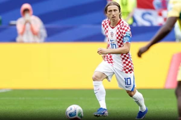 Modrić: I uroj më të mirat Mourinhos, por nuk më ka telefonuar. E ndiej se fundi i karrierës po afron