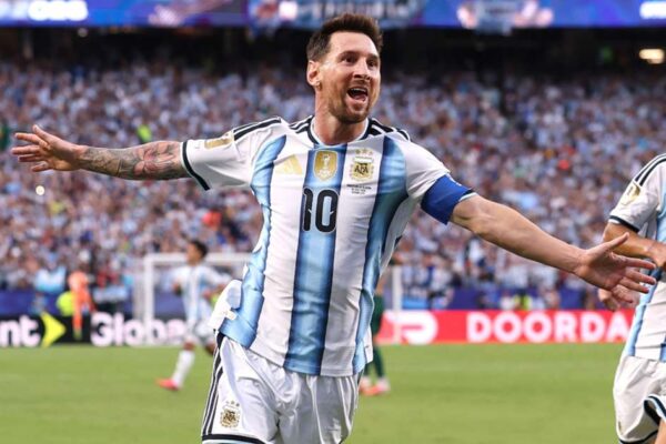 “Hat-trick” historik i Messit nën “lupë”. Efekt prej 0.8 metrash, 16.8 rrotullime në sekondë dhe 109.4 km/orë