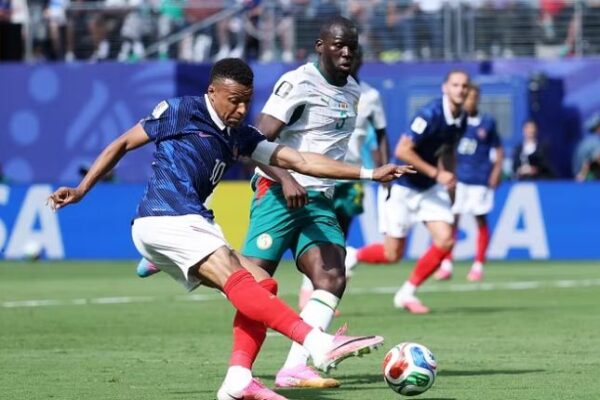 Mbappé vendos rekord, Franca mposht Senegalin