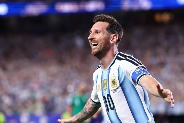 Messi më i fortë se dhimbja dhe lajmet e rreme, me mendjen tek Austria dhe rekordet e reja