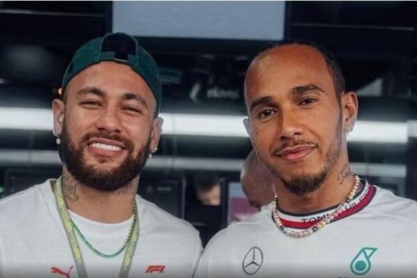 Neymar feston rikthimin e tij, një foto duke qarë dhe thënia e… Hamilton