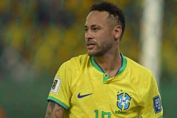 Neymar rikthehet në stërvitje, por mbetet në dyshim për Haitin