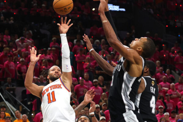 New York Knicks fitojnë ndeshjen e parë të finaleve të NBA-së ndaj San Antonio Spurs