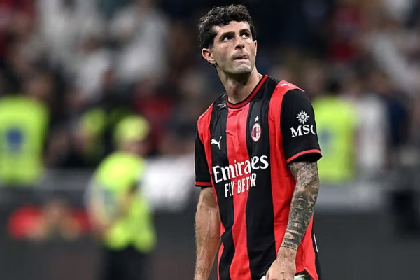 “Pulisic do të ishte zëvendësuesi ideal i Salah”, ish-sulmuesi i sugjeron Liverpool-it transferimin e amerikanit të Milanit