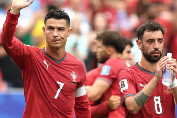 Ronaldo, i vetmi me mëngë të gjata në Portugali-Uzbekistan. Ja pse Cristiano nuk mund të bëjë pa to