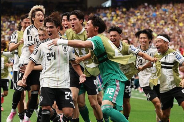 Brazili nuk duket kurrëkund, Japonia bën surprizën e madhe në pjesën e parë dhe e mbyll në avantazh me një supergol (video)