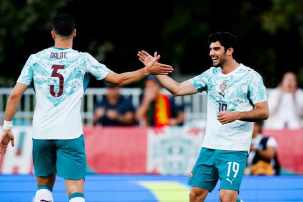 “Skuqet” Leao, Ronaldo luan 45 minuta. Portugalia bën detyrën ndaj Kilit (video)