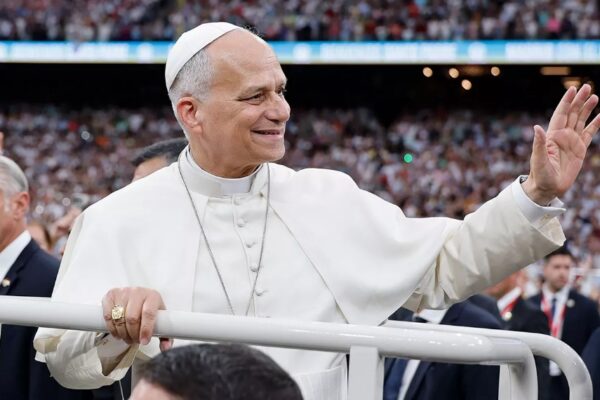 Real Madridi emëron Papa Leo XIV anëtar nderi të klubit