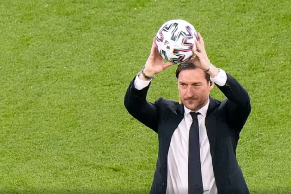 Totti “thumbon” Yildız: Numrat 10 të vërtetë janë të tjerë, atij i mungon pak fantazia
