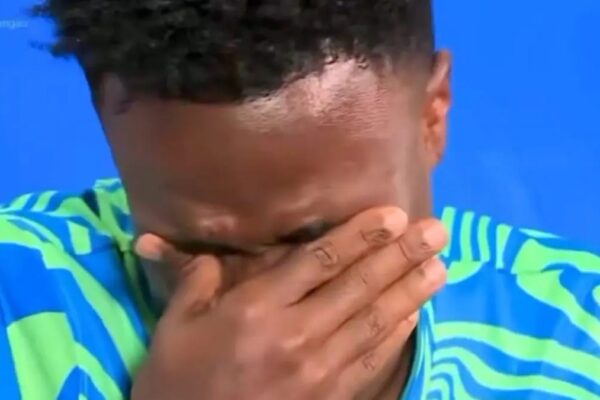 Vinícius Jr. shpërthen në lot në televizion, pas mesazhit të gjyshes. Shfaq anën e tij më njerëzore