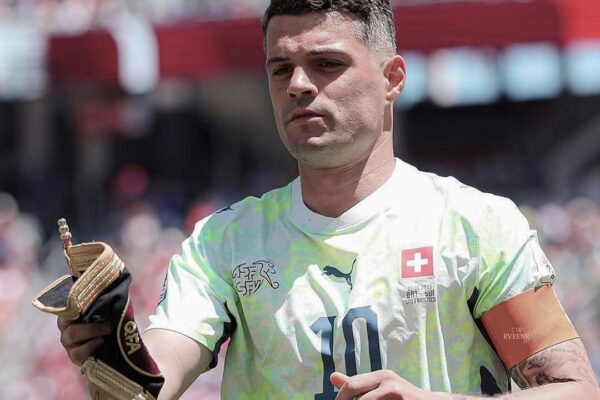 Granit Xhaka kritikon bashkëlojtarët: Duhet të dëgjoni atë që kërkon trajneri