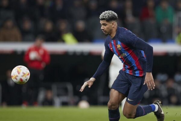 Araujo drejt Londrës, Barcelona merr ofertën 30 milionë euro