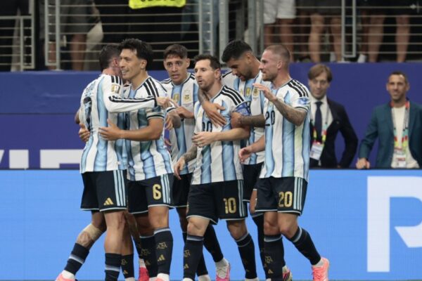 Messi shkruan historinë, Argjentina bën detyrën ndaj Austrisë dhe siguron kualifikimin për në raundin tjetër (video)