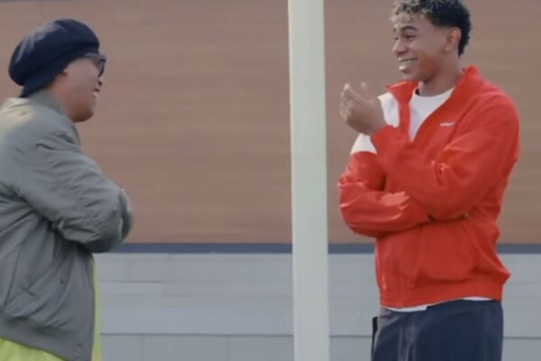 Lamine Yamal dhe Ronaldinho bashkohen për një reklamë të Kupës së Botës 2026