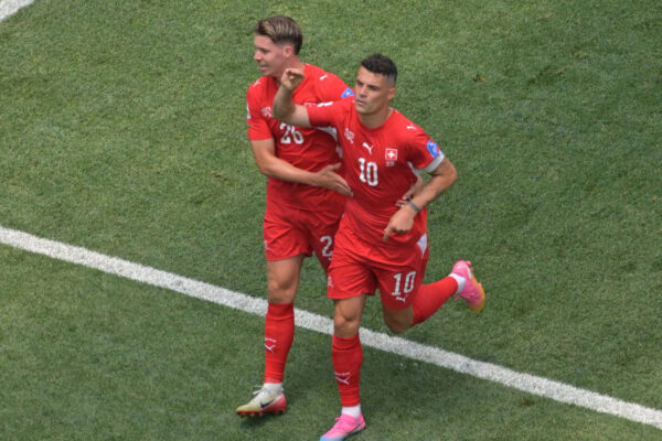 Granit Xhaka u përgjigjet kritikëve me paraqitje të shkëlqyer ndaj Bosnjës