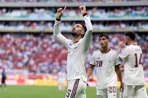 Grupi H, Spanja eliminon Uruguajin, kualifikim historik për Kepin e Gjelbër